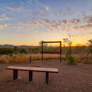 Holiday park Mt Larcom Tourist Park, Mount Larcom